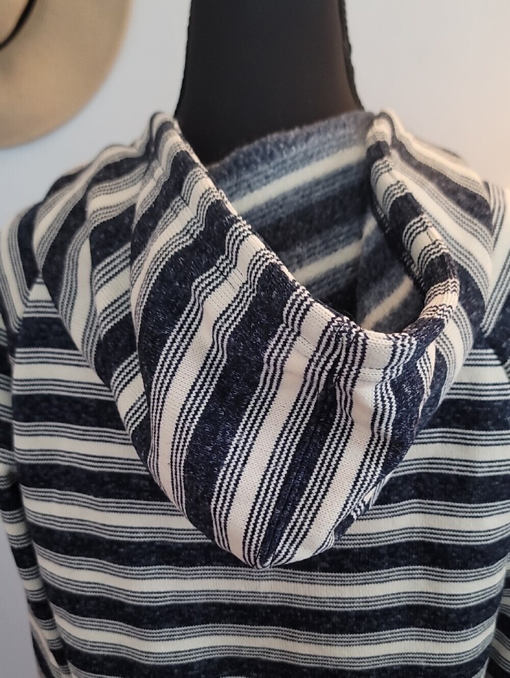 Women Eddie Bauer Navy and Cream Striped Hooded Pullover size Med - Picture 8 of 10